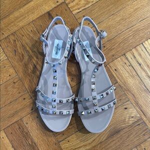 Valentino Garavani ROCKSTUD FLAT RUBBER SANDAL